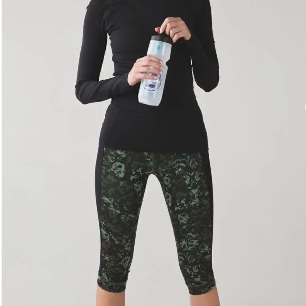 Lululemon Stop At Nothing Crop Green Army Print leggings